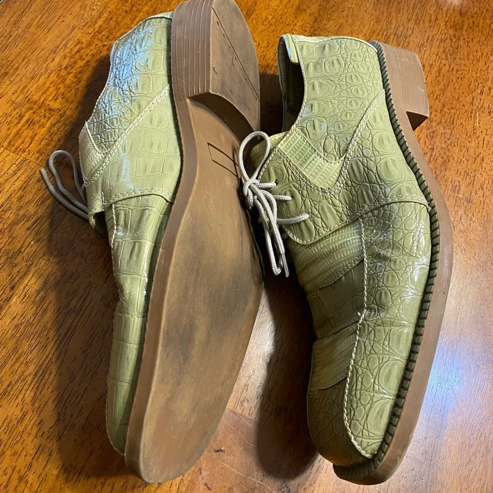 Hugo Vitelli‎ shoes.  11W.  Green alligator print.